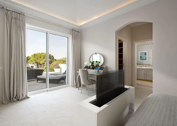 ヴィラ Grace アルマンシル